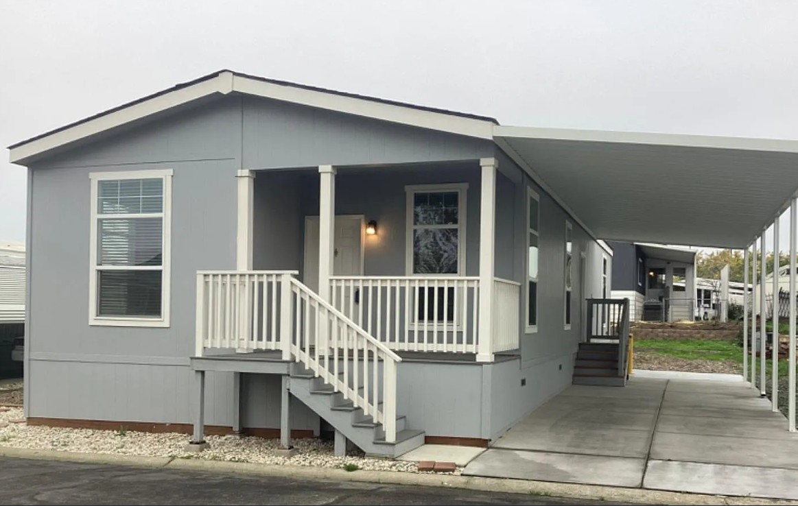Exterior of the same manufactured home